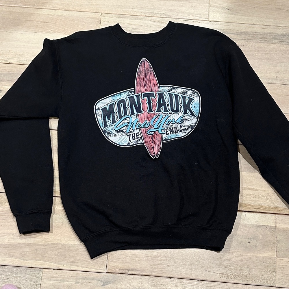 Montauk NY Surfboard Black Crewneck sweatshirt East End